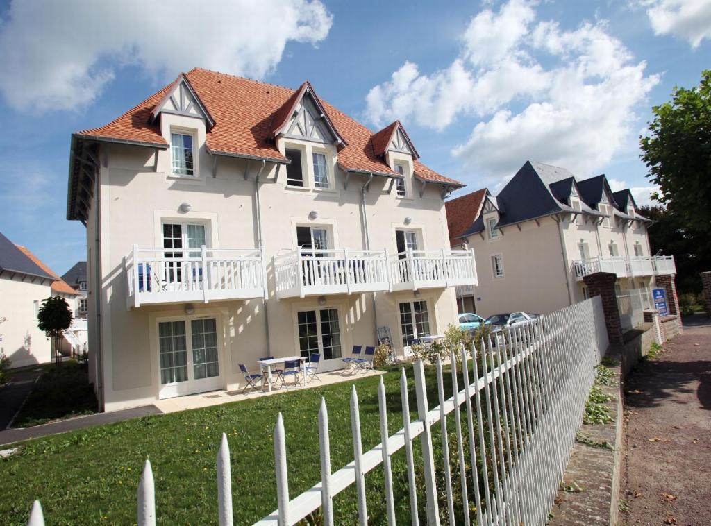 Résidence Odalys Le Domaine des Dunettes Cabourg Esterno foto